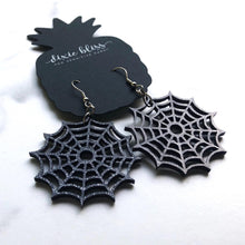 Load image into Gallery viewer, Spider Webs in Cauldron Black